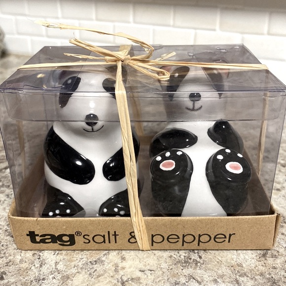 Panda 🐼 salt & pepper shakers, NIB.
